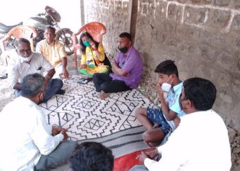 सततच्या लॉकडाऊनमुळे उपजीविकेचा प्रश्न निर्माण झाल्याने नाभिकाची आत्महत्या