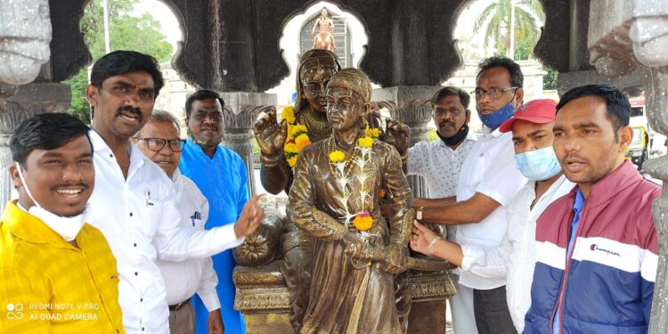 पिंपरी चिंचवड येथे राजमाता जिजाऊ यांच्या स्मृती दिनानिमित्त अभिवादन