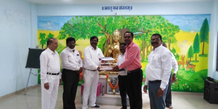 बुद्ध विहार तेथे ग्रंथालय