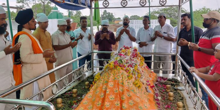 बाळासाहेबांच्या सुदृढ प्रकृतीसाठी मुस्लिम समाजाकडून प्रार्थना