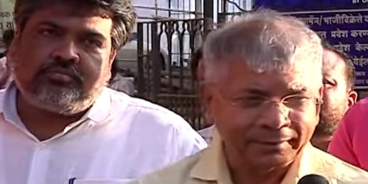 Prakash Ambedkar : “शिवाजी पार्क हे  शिवाजी पार्कच राहायला हवे, त्याची स्मशानभूमी करू नये”