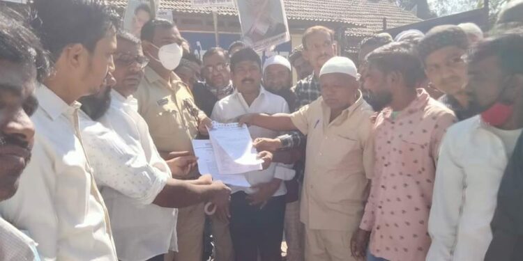 देवेंद्र फडणवीस यांच्यावर देशद्रोहाचा गुन्हा दाखल करा; वंचित बहुजन आघाडी