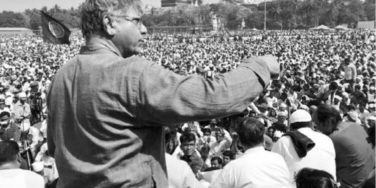 बहुजन समाज महासंघ आणि भारतीय रिपब्लिकन पक्षाचे विद्यमाने मंडल आयोग समर्थनार्थ लाखो लोकांच्या विराट मोर्चाद्वारे निवेदन.