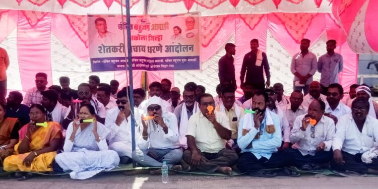 वंचित चे शेतकरी बचाव धरणे आंदोलन