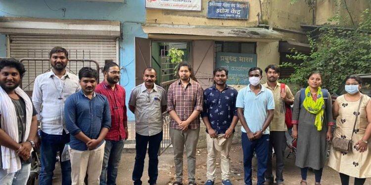 बार्टीच्या स्पर्धा परीक्षांत येणाऱ्या अडचणींबाबत  विद्यार्थ्यांनी घेतली वंचित युवा आघाडी पदाधिकार्यांची भेट.