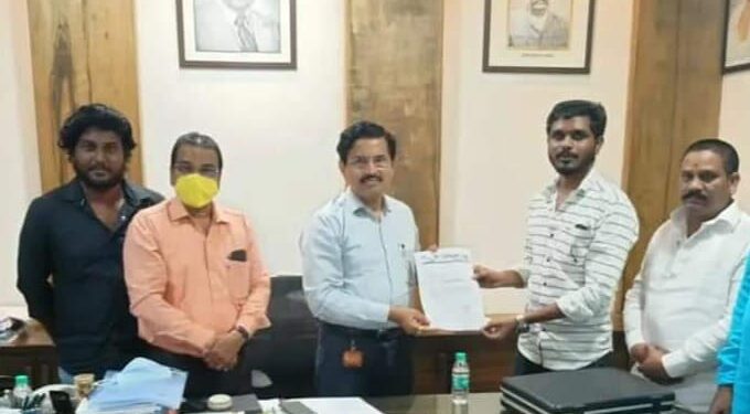 वंचित युवा आघाडीच्या काळे फासण्याच्या दणक्याने समाज कल्याण आयुक्तालयास आली जाग.