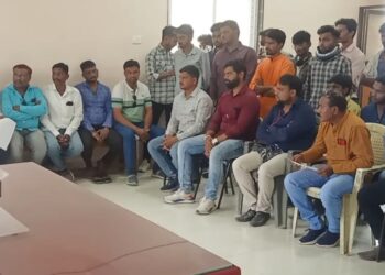 समाजकल्याण कार्यालयाच्या शिष्यवृत्ती, स्वाधार आणि घरकूल योजनेची वंचित युवा आघाडी ने घेतली झाडाझडती