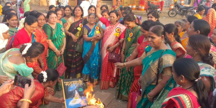 महिलांनी संघटीत होऊन दृष्टी प्रवृत्तींशी लढण्याची गरज