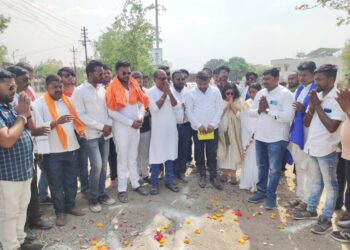 भाजपच्या भ्रष्टाचाराने मरण पावलेल्या गौरक्षण अर्धवट रस्त्याच्या अकाली निधनावर घेतली शोकसभा.