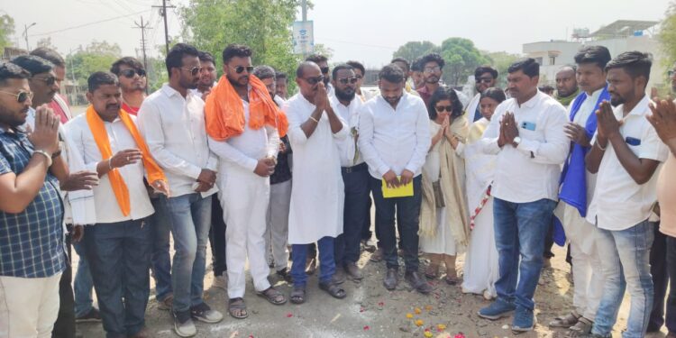 भाजपच्या भ्रष्टाचाराने मरण पावलेल्या गौरक्षण अर्धवट रस्त्याच्या अकाली निधनावर घेतली शोकसभा.