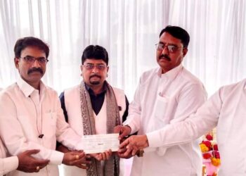 प्रबुद्ध भारत व वंचित बहुजन आघाडीला सावळे परिवाराकडून एक लाख रुपये देणगी