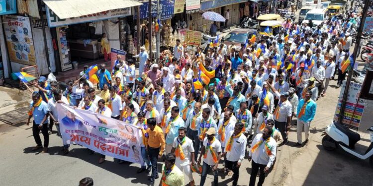 वाढती महागाई तसेच केंद्र आणि राज्य सरकारच्या धोरणाच्या निषेधार्थ वंचित बहुजन आघाडीची कोल्हापूरात भव्य पदयात्रा