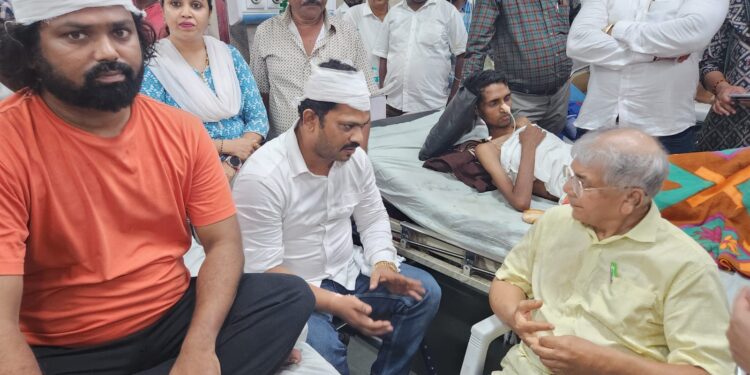 परमेश्वर रणशूर यांची रुग्णालयात जाऊन बाळासाहेब आंबेडकर यांनी घेतली भेट !