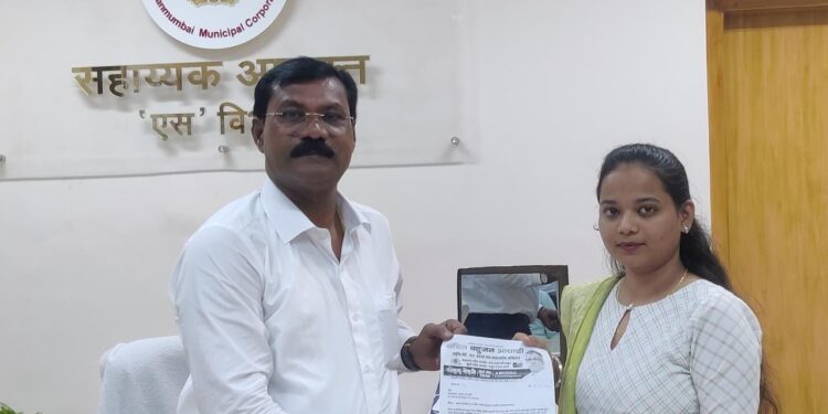 भांडूप मध्ये आधारभिंतींचा प्रश्न एरणीवर, वंचित च्या मुंबई उपाध्यक्ष स्नेहल सोहनी आक्रमक