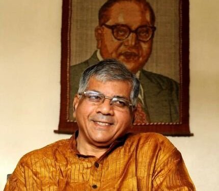 माझा दरवाजा खुला आहे… फ्रेंडशिप डे च्या पार्श्वभूीवर ॲड. प्रकाश आंबेडकरांचे सूचक ट्विट