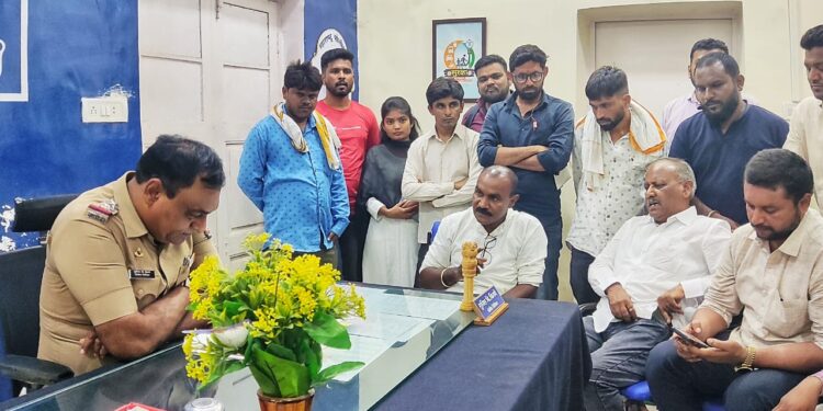 निष्पाप तरुणीच्या मृत्यू आणि टोइंग पथकाच्या मनमानी विरोधात संतप्त वंचित बहुजन युवा आघाडीचे ‘जवाब दो’ आंदोलन !!!