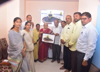 प्रा. अंजलीताई आंबेडकरांनी घेतले राजराजेश्वराचे दर्शन