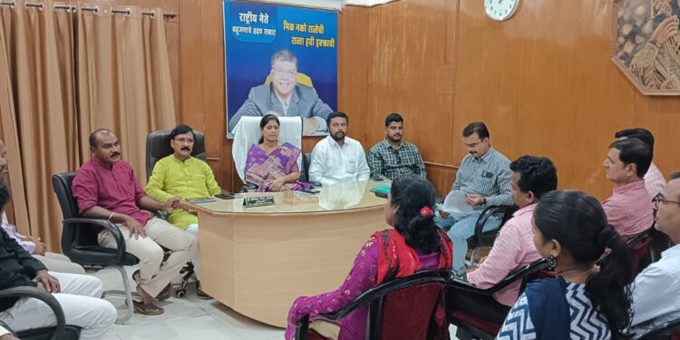 अकोला जिल्ह्यातील कृत्रिम युरीया टंचाई विरोधात कृषी सभापती कडून कानउघाडणी, कृषी विभागाने दक्ष राहून काम करण्याचे निर्देश.