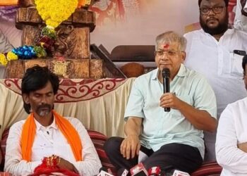 लढणारे मेले तर लढणार कोण? सत्ता हातात घ्या आणि आपले प्रश्न सोडवा – ॲड. प्रकाश आंबेडकर