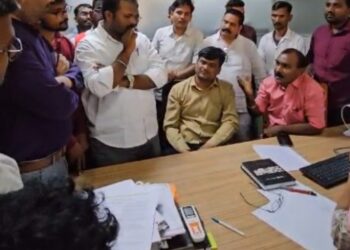 डॉ बाबासाहेब आंबेडकर संशोधन व प्रशिक्षण संस्था (BARTI) मधील स्पर्धा परीक्षा बाबत गंभीर आरोप, वंचीत युवा आघाडीची अधिकाऱ्यांना तंबी.