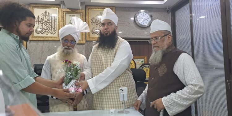 संविधान सन्मान सभेसाठी मुस्लीम धर्मगुरूंना सुजात आंबेडकरांचे निमंत्रण !