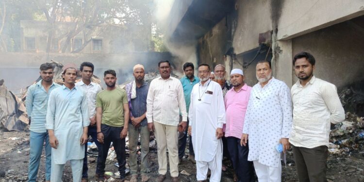 भंगार बाजारातील आगीची वंचित आघाडीकडून पाहणी; तातडीने पंचनामे करुन मदत देण्याची मागणी