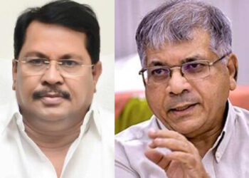 वडेट्टीवार बिनडोक माणूस:  ॲड. प्रकाश आंबेडकरांची टीका !