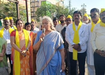 ओबीसी आरक्षण अबाधित ठेवणे व जातनिहाय जनगणना करण्यासाठी ओबीसी महासंघाचे मुख्यमत्र्यांना निवेदन !