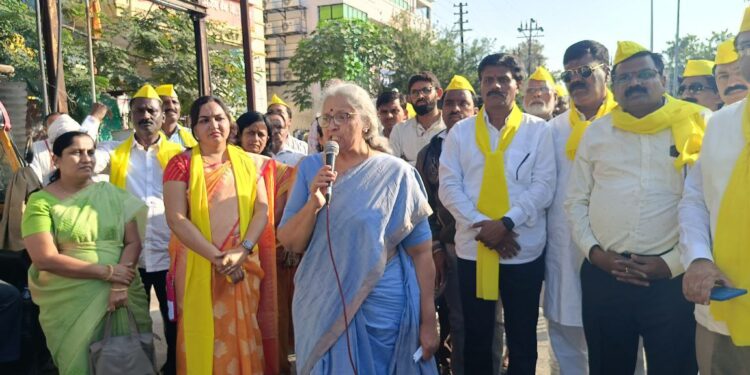 ओबीसी आरक्षण अबाधित ठेवणे व जातनिहाय जनगणना करण्यासाठी ओबीसी महासंघाचे मुख्यमत्र्यांना निवेदन !