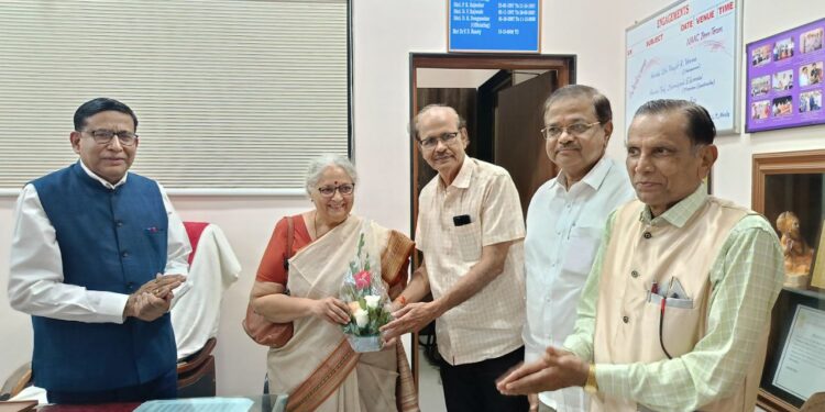 बेरार एज्युकेशन सोसायटीला प्रा. अंजलीताई आंबेडकरांनी दिली भेट !