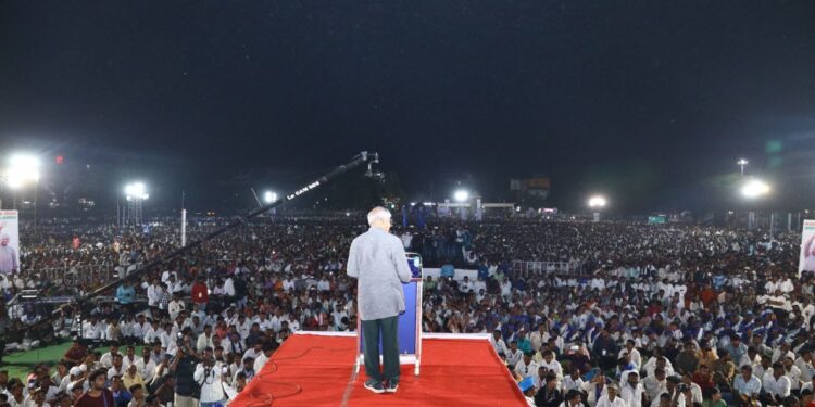 काँग्रेसने युती केली तर वाचतील नाही तर…