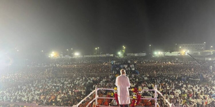 इंडिया, मविआचे आमंत्रण बाळासाहेब आंबेडकरांना नाही आले मात्र, राहुल गांधी यांनी….