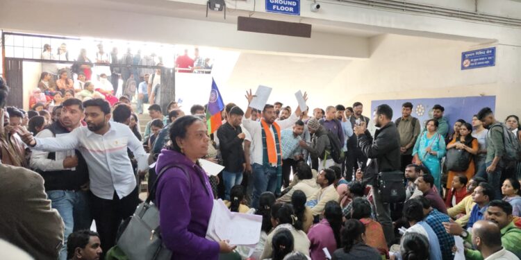 पीएच.डी, सी. ई. टी परीक्षेत गैरकारभार; वंचित युवा आघाडीचे आंदोलन !