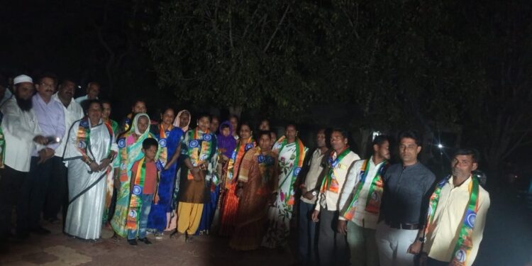 वंचित बहुजन आघाडीत शेकडो कार्यकर्त्यांचा पक्षप्रवेश.