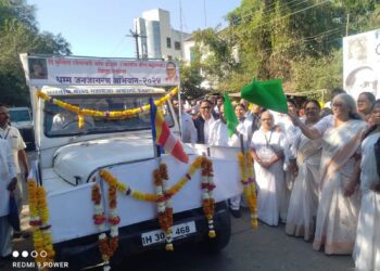 भव्य धम्म जनजागृती रॅलीला अंजलीताई आंबेडकर यांच्या हस्ते सुरुवात !