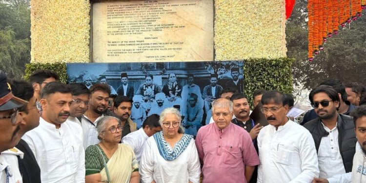 ॲड. प्रकाश आंबेडकरांची विजय स्तंभाला मानवंदना.