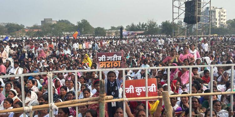 ॲड. प्रकाश आंबेडकरांच्या सभेत झळकले ‘मी मराठा, मी ओबीसी’चे फलक !