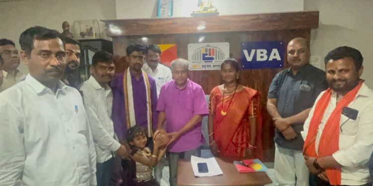 बाळासाहेबांच्या लढ्याला चिमुकलीची साथ