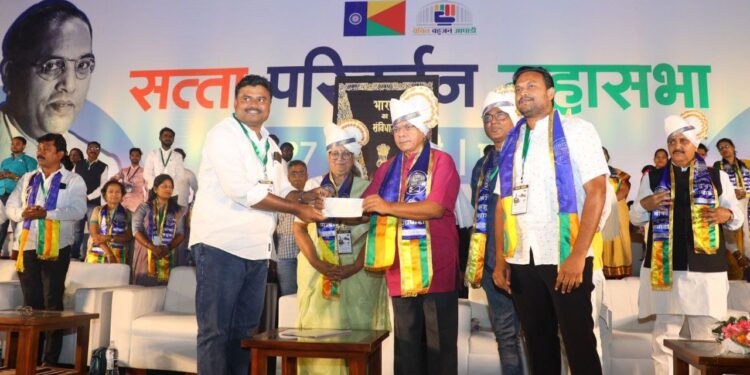 प्रवीण रणबागुल यांनी दिला 144000 रुपयांचा चेक