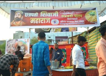 मंगरुळपीर येथे शिवजयंतीनिमित्त खिचडी वाटप