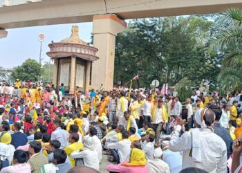 नागपूर येथे आदिवासी गोवारी जमातीचे ‘आमरण उपोषण’ !