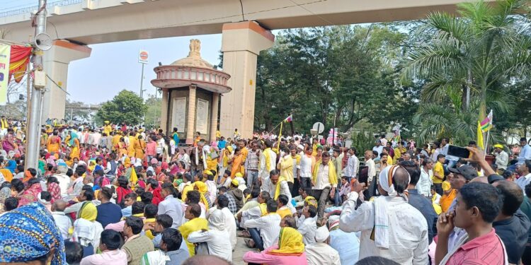 नागपूर येथे आदिवासी गोवारी जमातीचे ‘आमरण उपोषण’ !