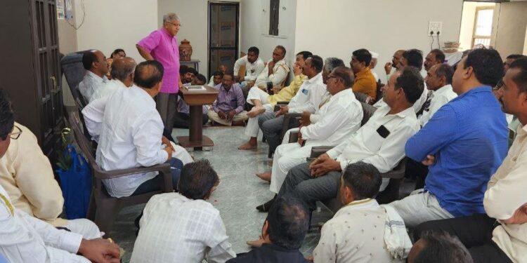 अकोल्यातील धनगर बांधव ॲड. आंबेडकरांच्या भेटीला !