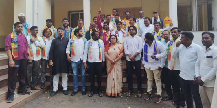 ‘वंचित’ मध्ये शेकडो कार्यकर्त्यांचा प्रवेश !