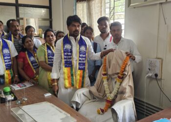 समाज कल्याण कार्यालयावर ‘वंचित’ ची धडक