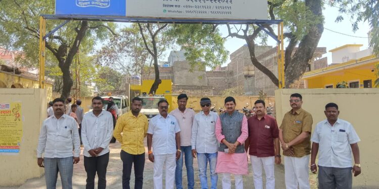 चोरीच्या खोट्या आरोपावरुन तीन तरुणांना बेदम मारहाण