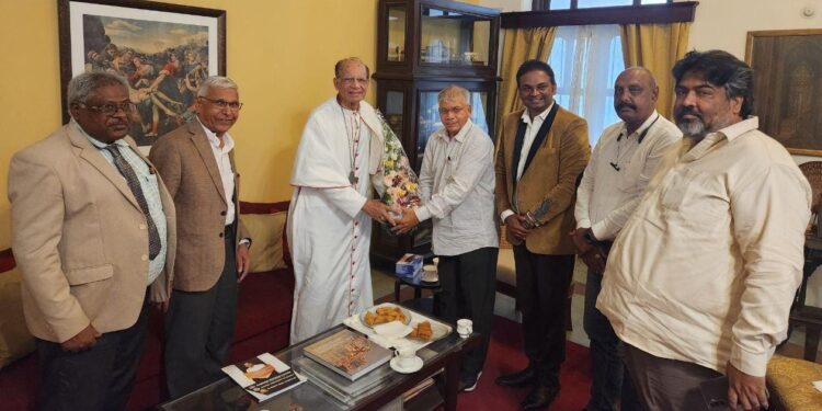 ॲड. प्रकाश आंबेडकरांनी घेतली ख्रिश्चन धर्मगुरू ग्रेशियस ओस्वाल्ड यांची भेट