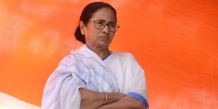 इंडिया आघाडीतून ममता बॅनर्जी बाहेर