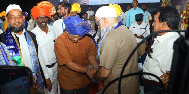 सत्ता परिवर्तन महासभेत शेकडो नेत्यांचा वंचित बहुजन आघाडीत पक्षप्रवेश !