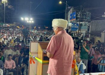 तुमची लढाई लढण्यासाठी  कुकर समोरील बटण दाबा